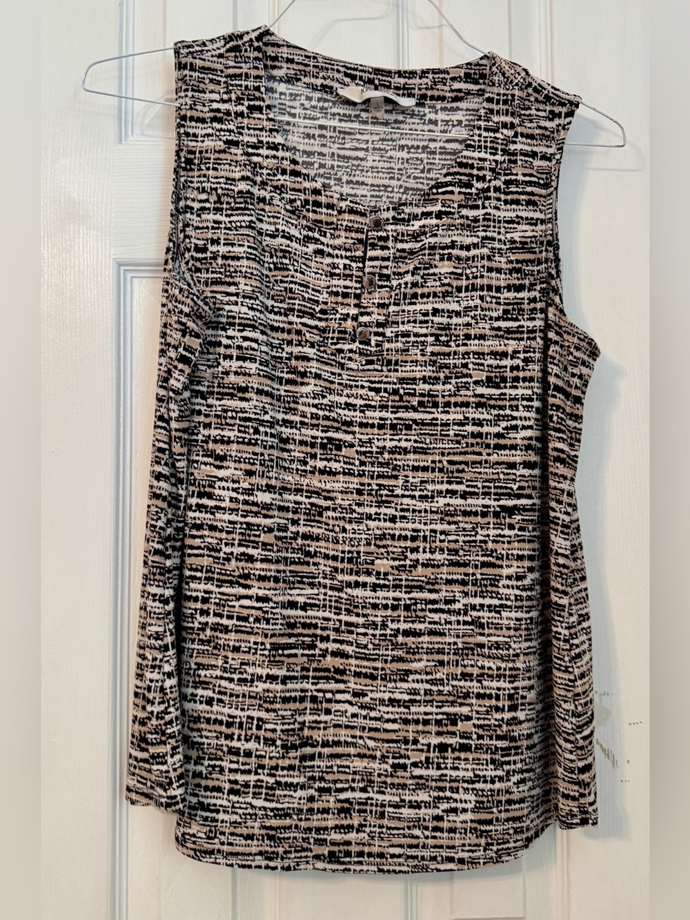 Jones Studio Black and White Sleeveless Patterned Blouse